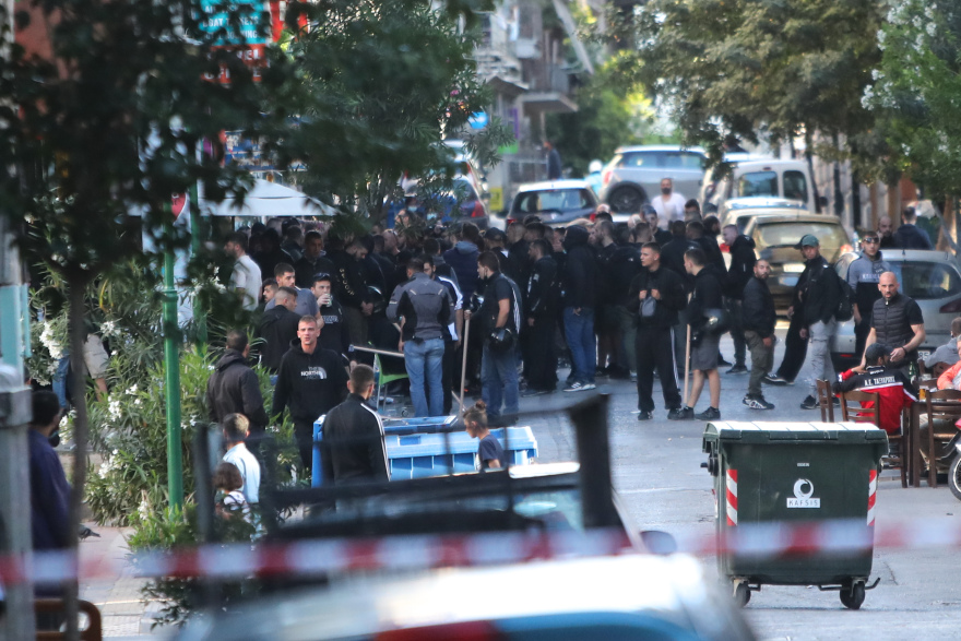 Συγκέντρωση οπαδών του ΠΑΟΚ στην Ομόνοια - Απαγόρευσε τις συναθροίσεις η Αστυνομία - Δείτε φωτογραφίες