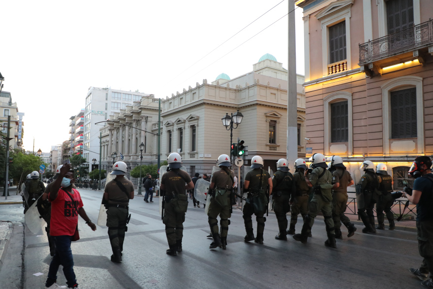 Συγκέντρωση οπαδών του ΠΑΟΚ στην Ομόνοια - Απαγόρευσε τις συναθροίσεις η Αστυνομία - Δείτε φωτογραφίες