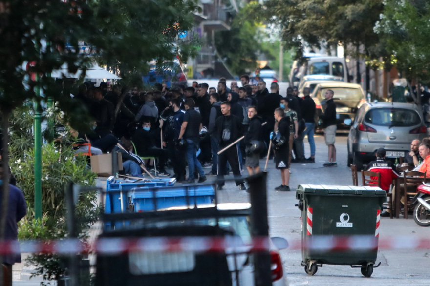 Συγκέντρωση οπαδών του ΠΑΟΚ στην Ομόνοια - Απαγόρευσε τις συναθροίσεις η Αστυνομία - Δείτε φωτογραφίες