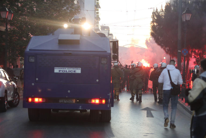 Συγκέντρωση οπαδών του ΠΑΟΚ στην Ομόνοια - Απαγόρευσε τις συναθροίσεις η Αστυνομία - Δείτε φωτογραφίες