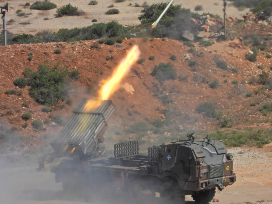 Ο στρατός δοκίμασε τις αναβαθμισμένες ρουκέτες RM-70 - Δείτε φωτογραφίες