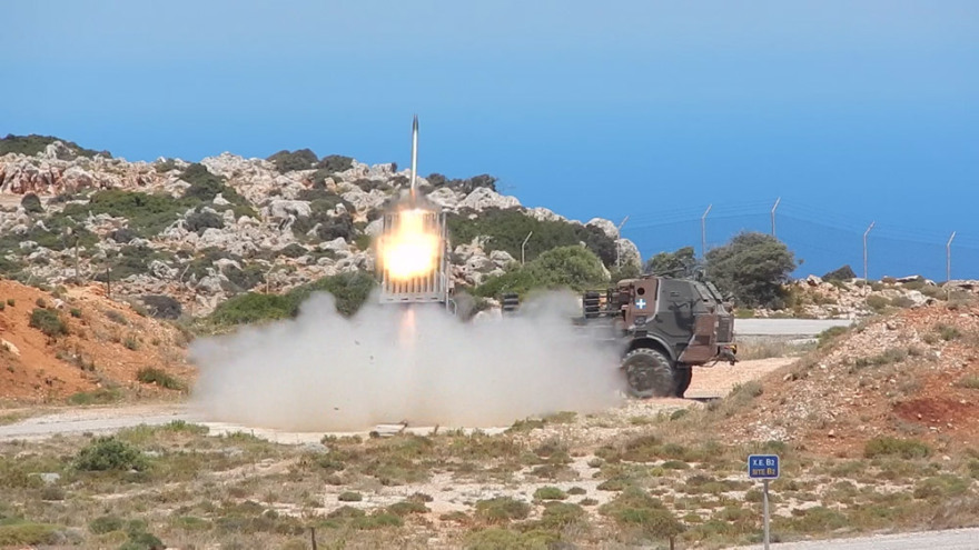 Ο στρατός δοκίμασε τις αναβαθμισμένες ρουκέτες RM-70 - Δείτε φωτογραφίες