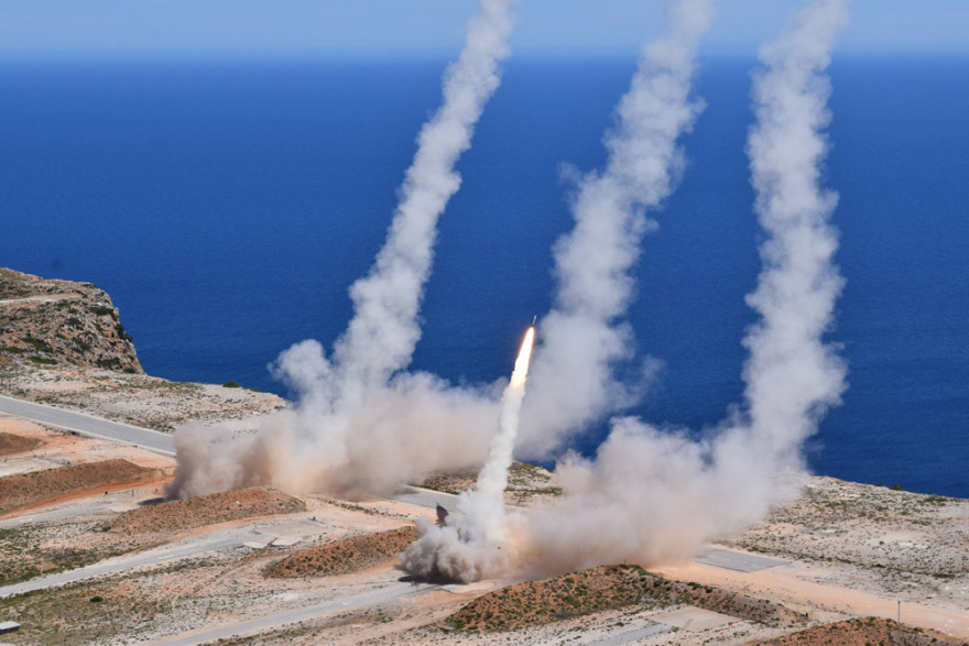 Ο στρατός δοκίμασε τις αναβαθμισμένες ρουκέτες RM-70 - Δείτε φωτογραφίες