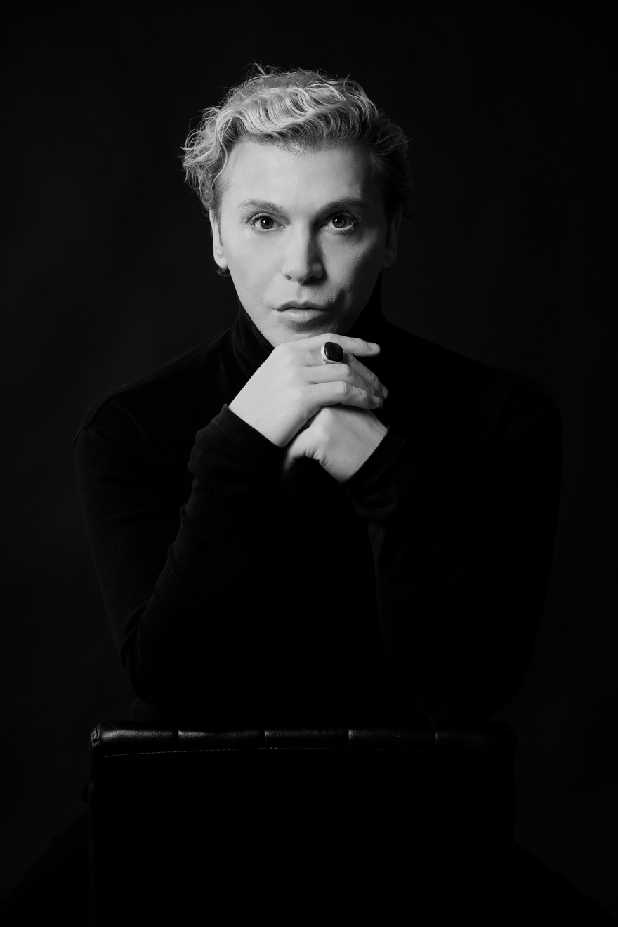 Ο Τάκης Ζαχαράτος συγγραφέας με μία «Πάστα σεράνο»