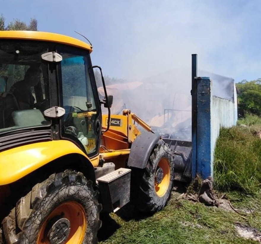  Ηράκλειο Κρήτης: Σοβαρές καταστροφές στο ξυλουργείο που ξέσπασε η φωτιά