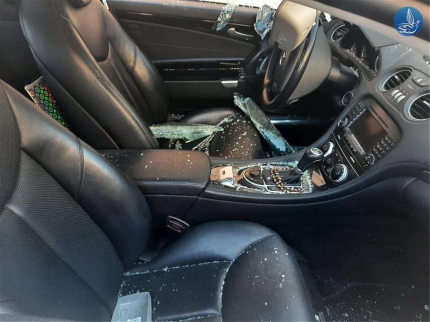 Ρόδος: Μετά τον βανδαλισμό, ο υπαστυνόμος πήγε στο γραφείο του διευθυντή με τη βαριοπούλα και το όπλο του!