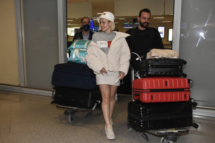 Στεφανία Λυμπερακάκη - Έλενα Τσαγκρινού: Επέστρεψαν στην Ελλάδα μετά τη Eurovision - Δείτε βίντεο και φωτογραφίες