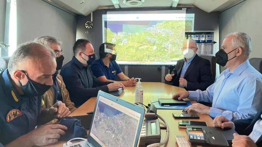 Φωτιά σε Σχίνο- Μέγαρα - Στέλιος Πέτσας: Πακέτο μέτρων για τη στήριξη των πυρόπληκτων