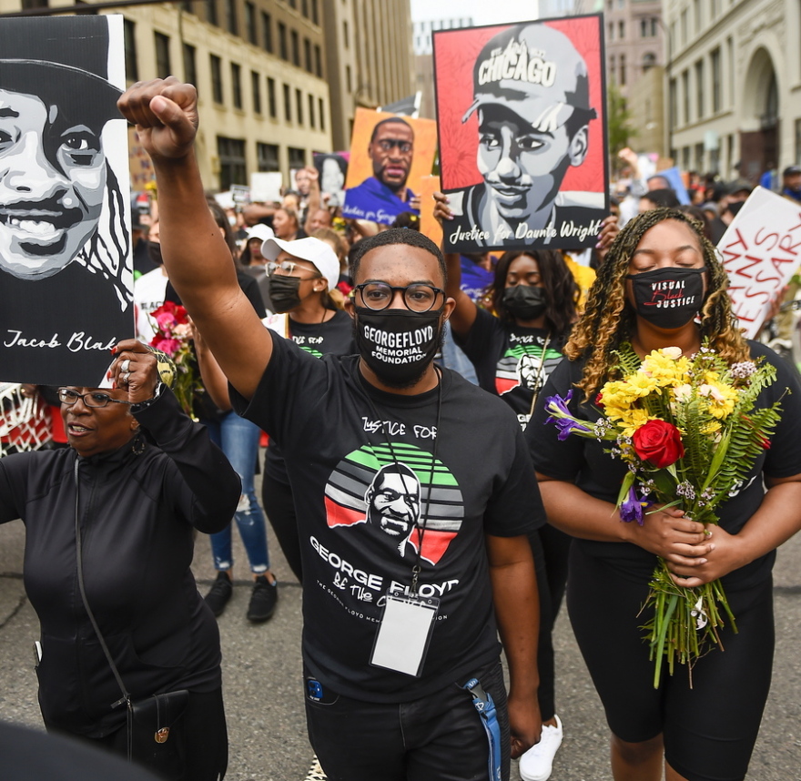 ΗΠΑ: Ένας χρόνος από τη δολοφονία του Τζορτζ Φλόιντ - Η Μινεάπολις τιμά τη μνήμη του 