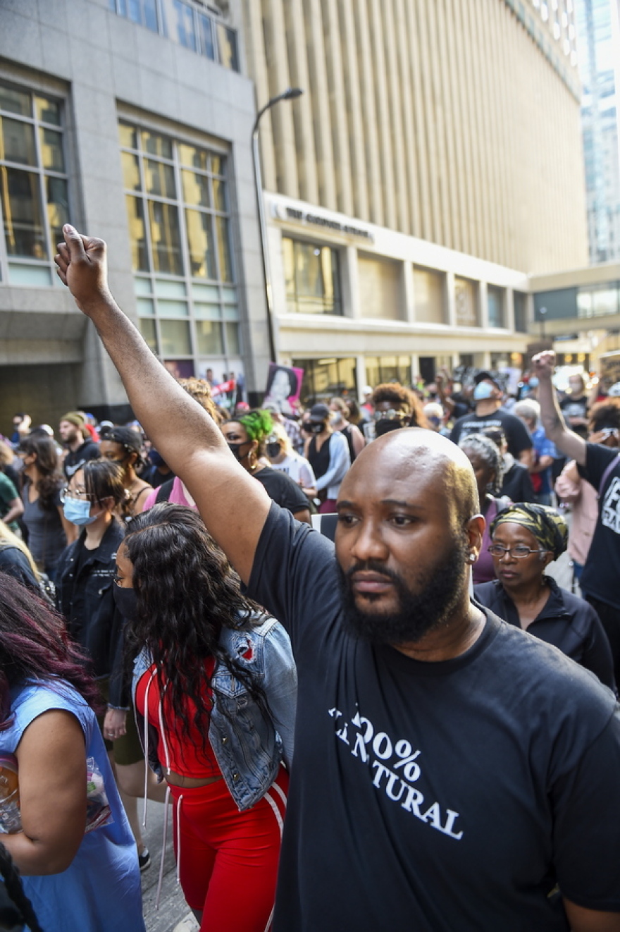 ΗΠΑ: Ένας χρόνος από τη δολοφονία του Τζορτζ Φλόιντ - Η Μινεάπολις τιμά τη μνήμη του 