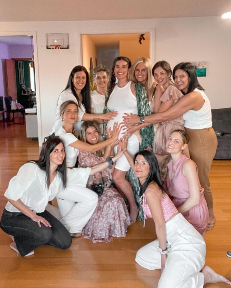 Χριστίνα Μπόμπα: Οι φίλες της διοργάνωσαν baby shower έκπληξη - Φωτογραφίες 