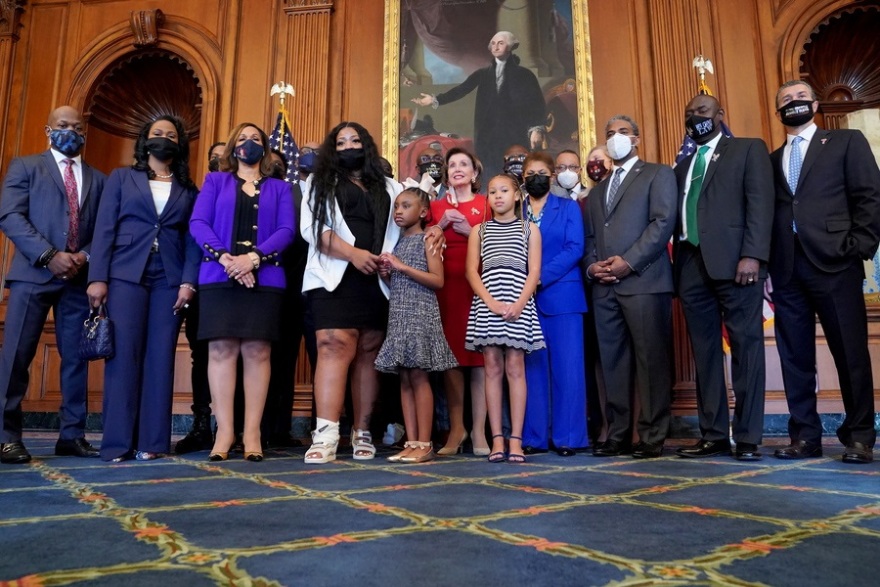 Πανικός στη Μινεάπολη: Πυροβολισμοί κοντά στο σημείο που σκοτώθηκε ο Τζορτζ Φλόιντ (Δείτε βίντεο)