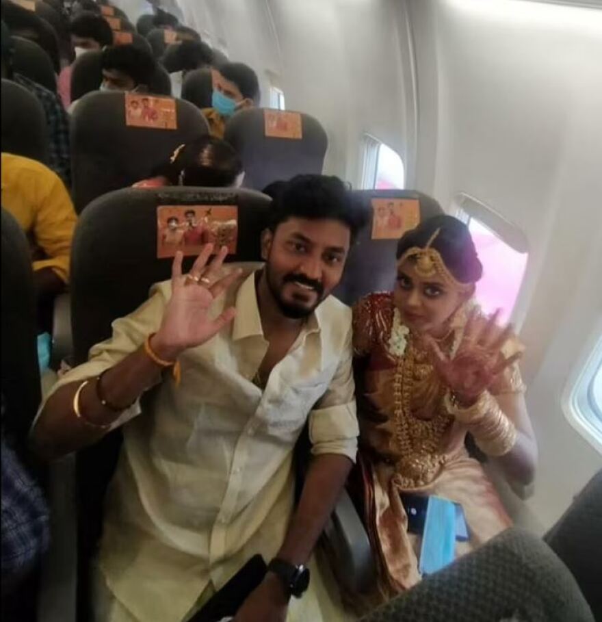 Ινδοί παντρεύτηκαν εν πτήσει με 160 καλεσμένους για ν' αποφύγουν τις απαγορεύσεις του lockdown - Δείτε βίντεο