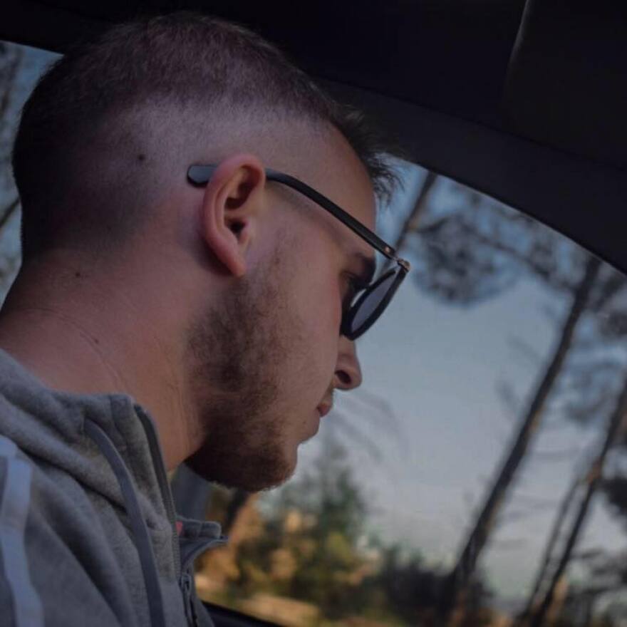 Τραγωδία στην Καλαμάτα: Αθλητές και προπονητές του Εθνικού Μελιγαλά αποχαιρετούν τους δυο 20χρονους