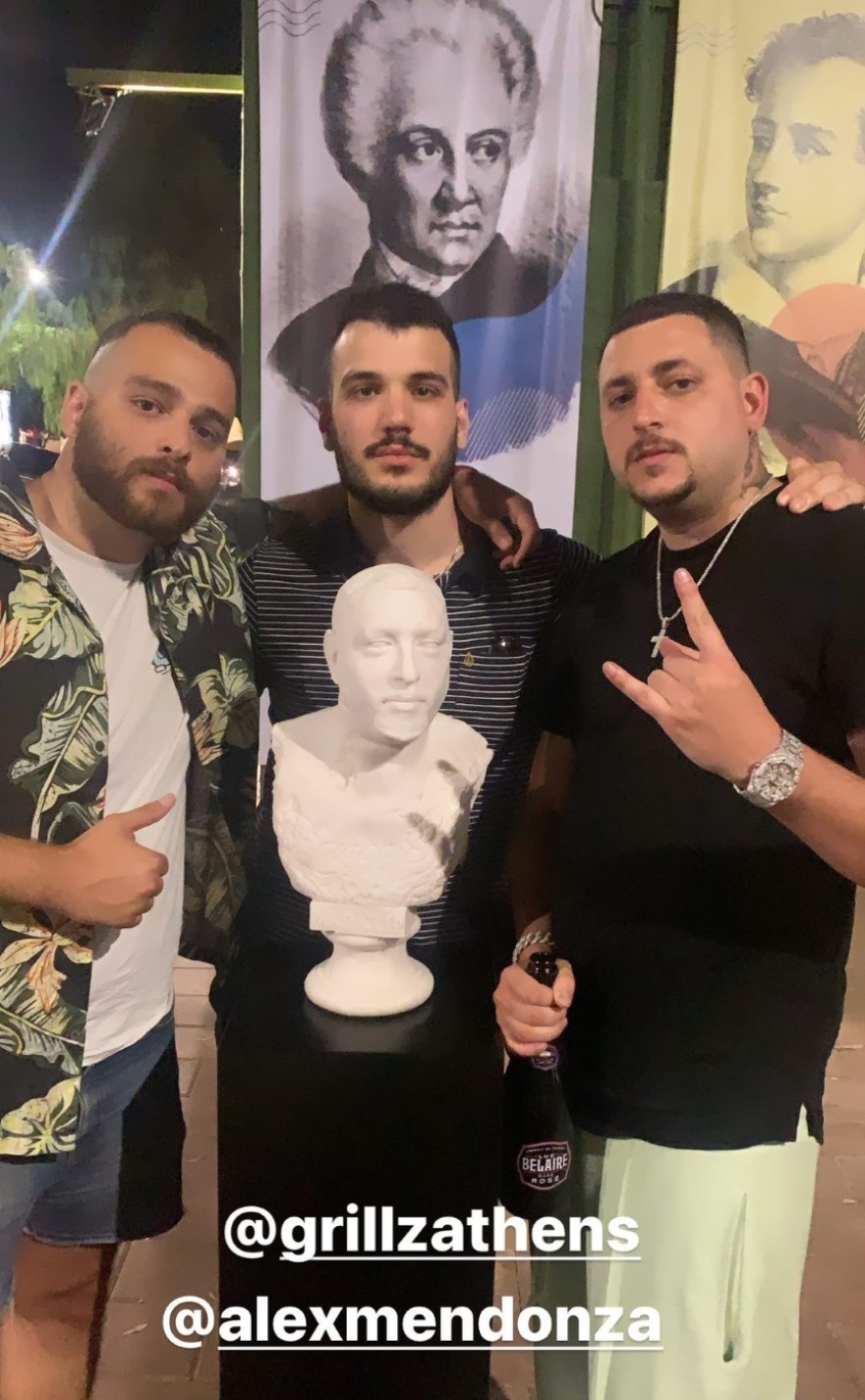 Mad Clip: Είχε τα γενέθλια και οι φίλοι του τον έκαναν άγαλμα - Φωτογραφίες