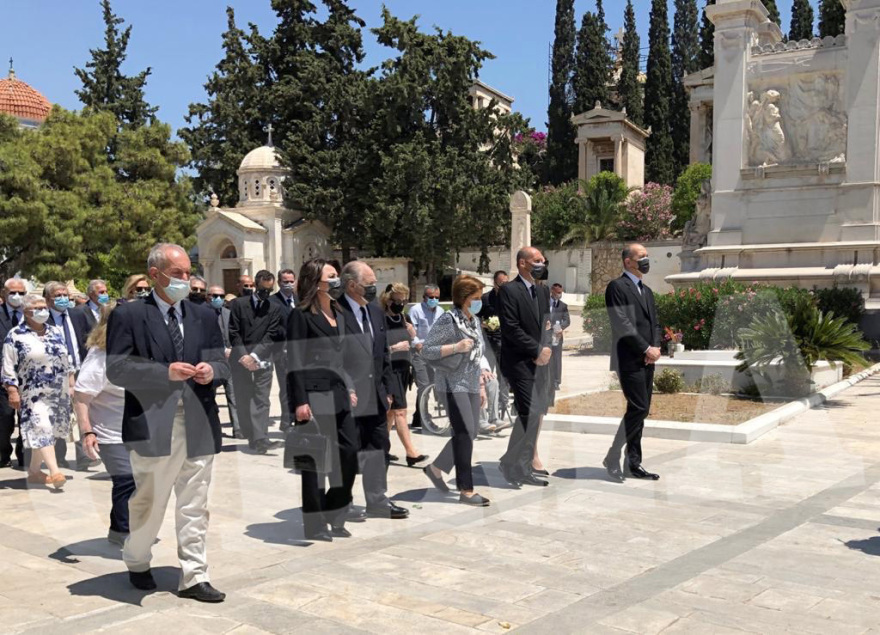Η οικογένεια Αγγελόπουλου αποχαιρέτησε τον Κωνσταντίνο