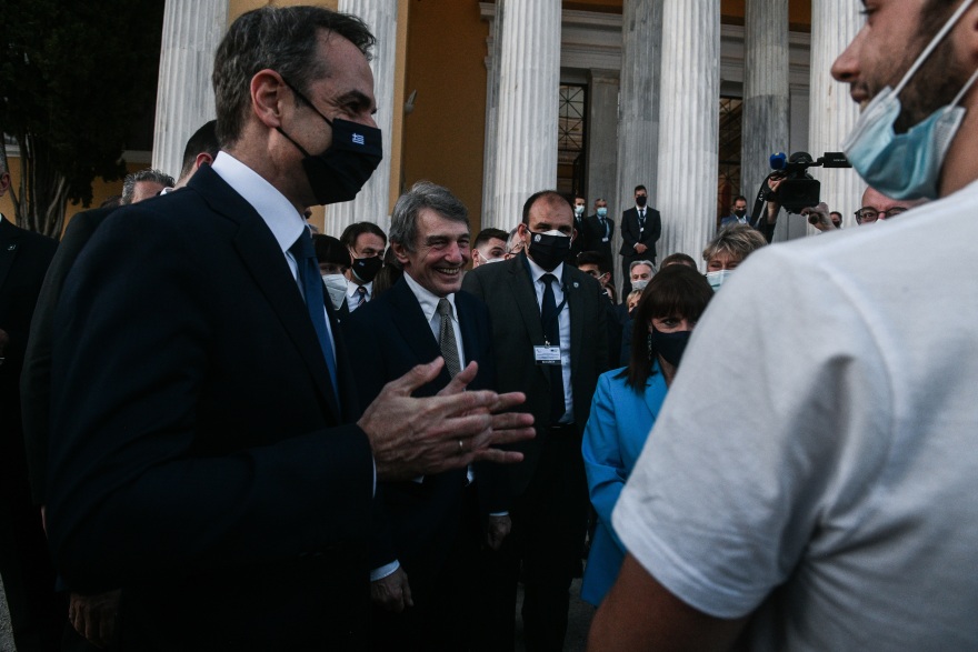 Ζάππειο Μέγαρο: Η απρόσμενη συνάντηση Σακελλαροπούλου, Μητσοτάκη, Σασόλι με Ιταλούς φοιτητές