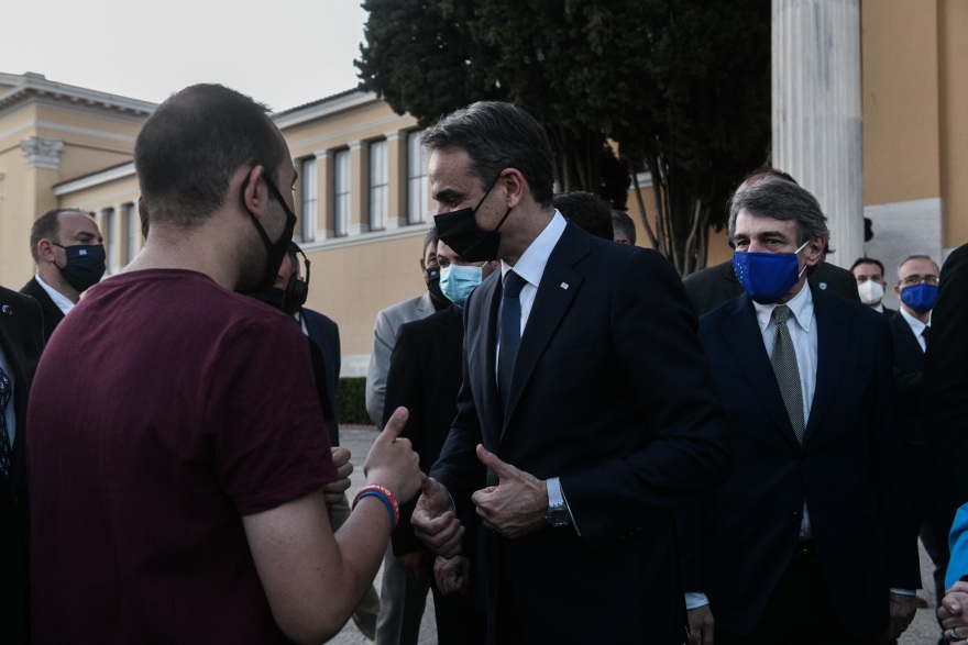 Ζάππειο Μέγαρο: Η απρόσμενη συνάντηση Σακελλαροπούλου, Μητσοτάκη, Σασόλι με Ιταλούς φοιτητές