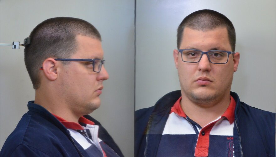 Μάνα και γιος παρίσταναν τους υπαλλήλους του ΙΚΑ και εκβίαζαν καταστηματάρχες - Δείτε φωτογραφίες