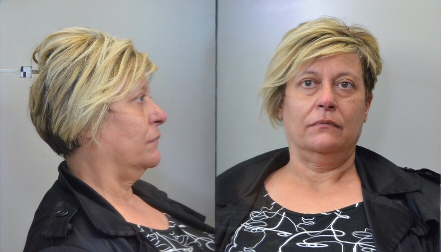 Μάνα και γιος παρίσταναν τους υπαλλήλους του ΙΚΑ και εκβίαζαν καταστηματάρχες - Δείτε φωτογραφίες