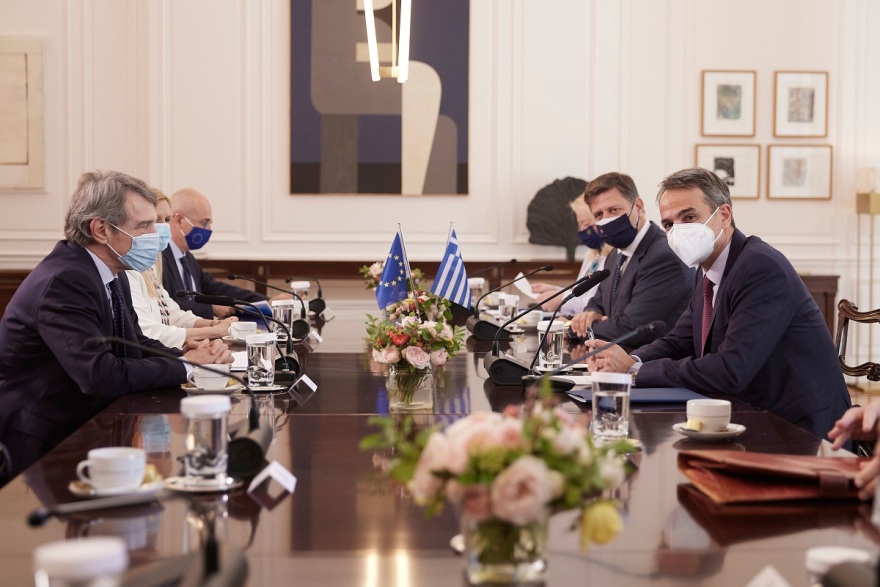 Συνάντηση Μητσοτάκη - Σασόλι: «Το Ταμείο Ανάκαμψης να καταστεί μόνιμος και σταθερός θεσμός»