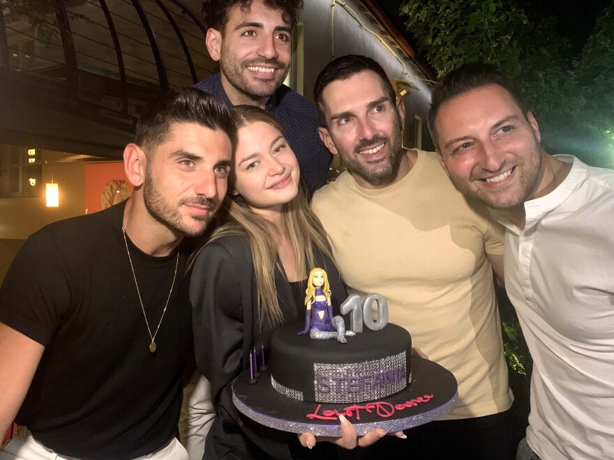 Η Stefania και η ομάδα της γιόρτασαν την επιτυχία της στην Eurovision - Η έκπληξη που περίμενε τη νεαρή τραγουδίστρια