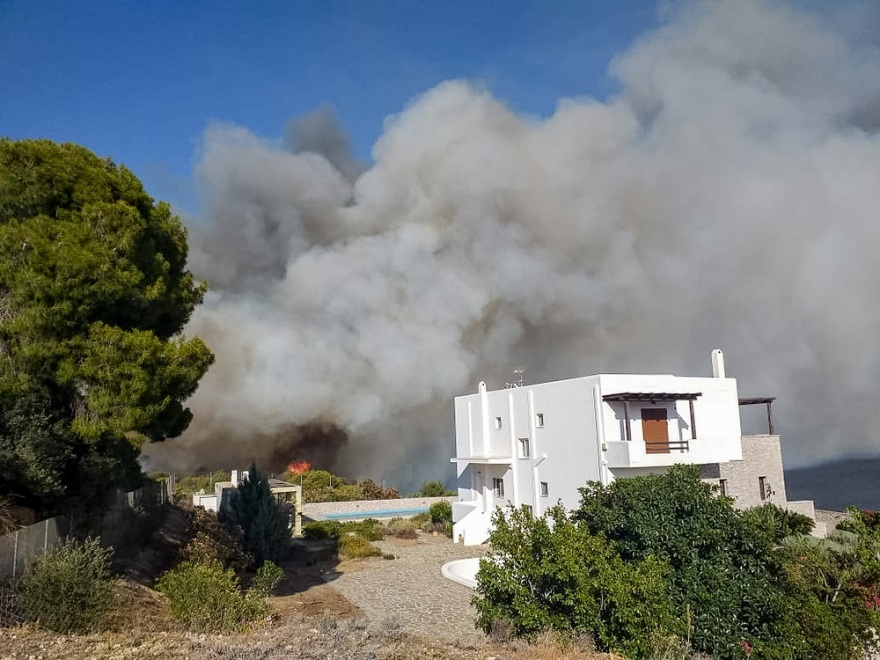 Υπό πλήρη έλεγχο οι φωτιές σε Ίσθμια και Μακρακώμη 