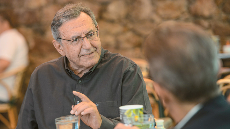 Ο Γιώργος Σπέντζος θυμάται: Οι μεγάλες ταινίες, η περιπέτεια με τον «Αλέξανδρο» του Στόουν και ο εμπρησμός του Ιντεάλ