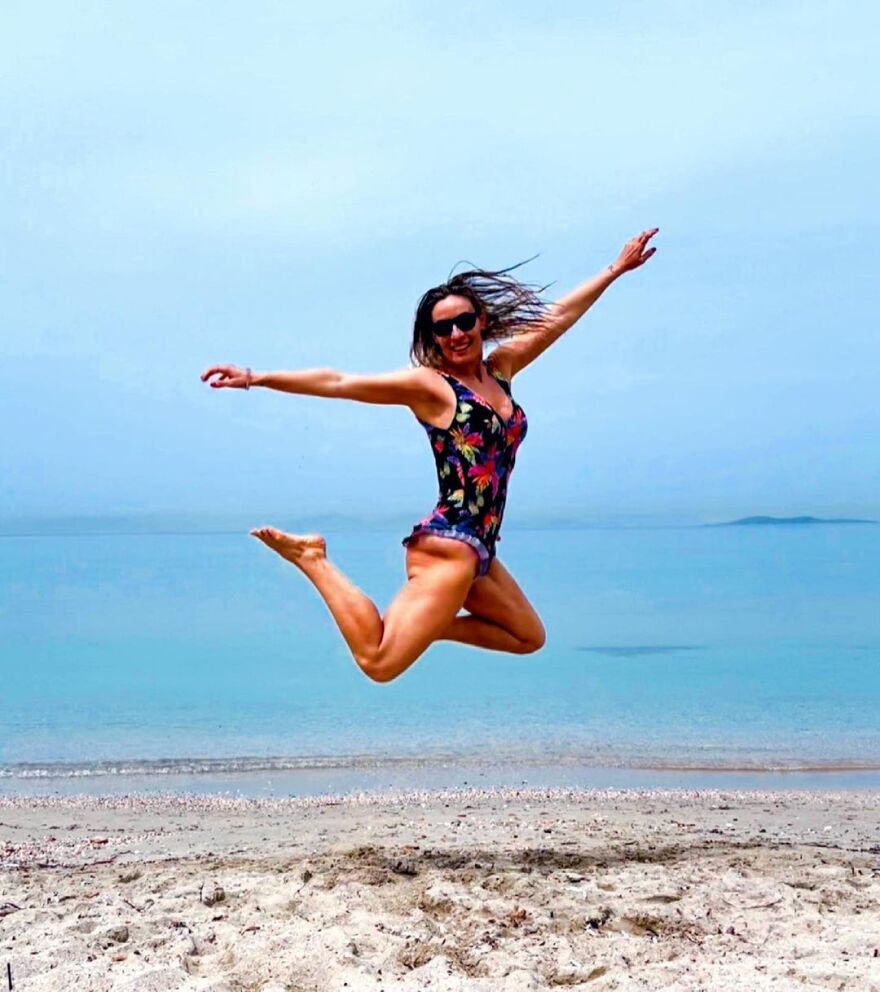 Ελληνίδες σελέμπριτις μας δείχνουν τα κορμιά και τα μαγιό τους