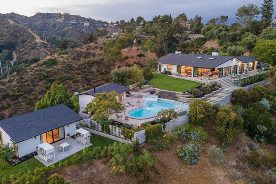 Ρίλι Ρέιντ: Η πορνοστάρ του OnlyFans που έδωσε 4,8 εκατ. για μία έπαυλη!