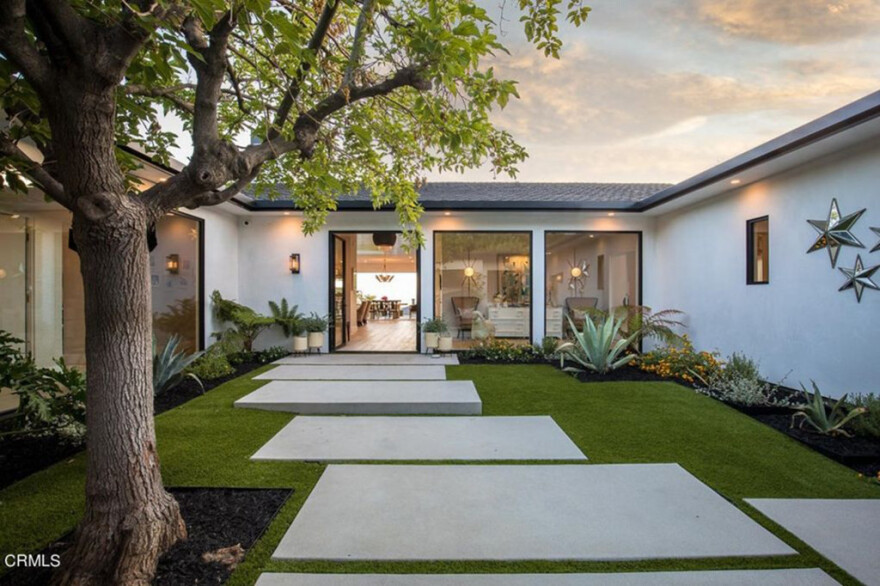 Ρίλι Ρέιντ: Η πορνοστάρ του OnlyFans που έδωσε 4,8 εκατ. για μία έπαυλη!