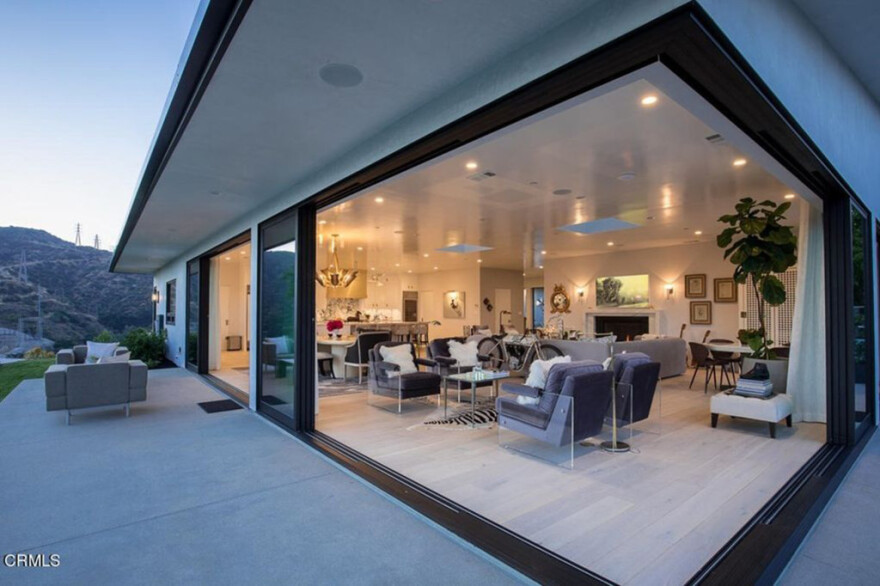 Ρίλι Ρέιντ: Η πορνοστάρ του OnlyFans που έδωσε 4,8 εκατ. για μία έπαυλη!