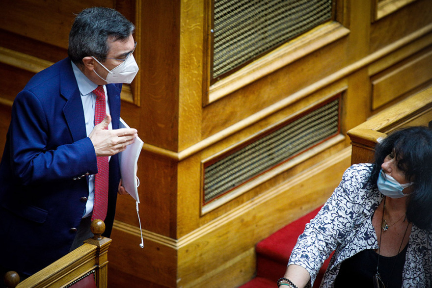 Καρέ-καρέ: Ο «καβγάς» του Λευτέρη Οικονόμου με την Άννα Βαγενά στη Βουλή