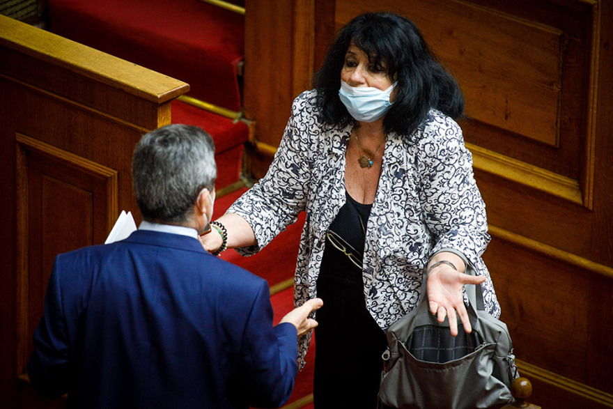 Καρέ-καρέ: Ο «καβγάς» του Λευτέρη Οικονόμου με την Άννα Βαγενά στη Βουλή