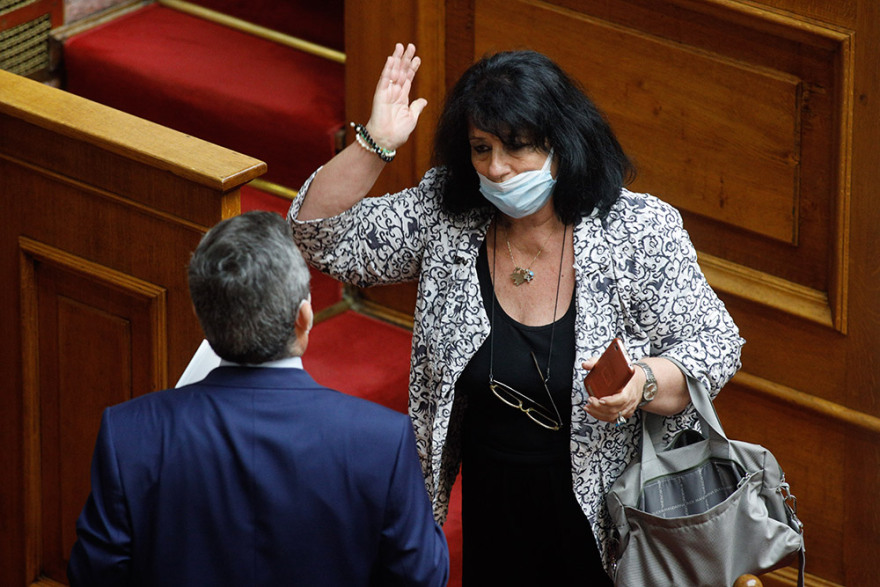 Καρέ-καρέ: Ο «καβγάς» του Λευτέρη Οικονόμου με την Άννα Βαγενά στη Βουλή