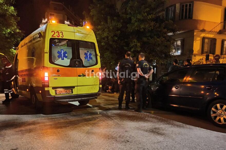 Θεσσαλονίκη: Ταξί παρέσυρε νεαρούς σε μηχανάκι - Δείτε εικόνες