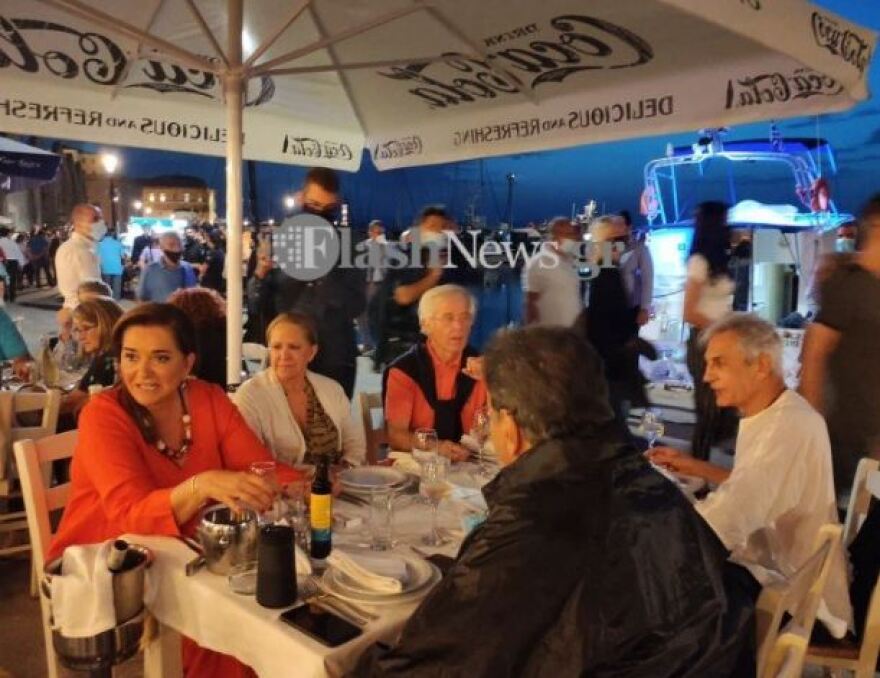 Επίσκεψη Μητσοτάκη στα Χανιά: Η φωτογραφία που έκλεψε την παράσταση