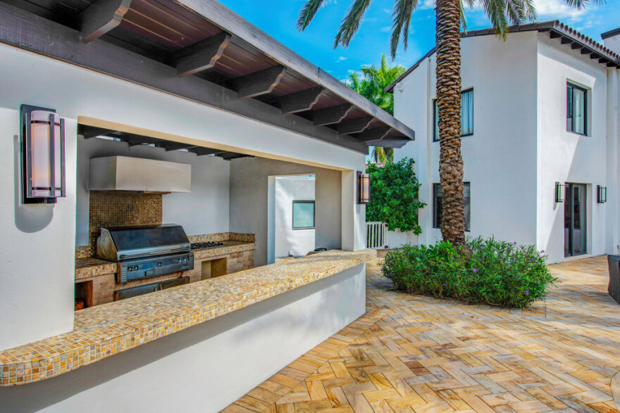 Επανασύνδεση Λόπεζ-Άφλεκ: Μέσα σε τεράστια έπαυλη ζουν ξανά τον έρωτά τους - Τη νοικιάζουν 130.000 δολάρια το μήνα