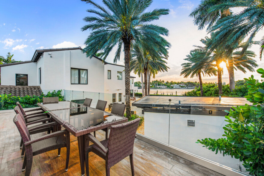 Επανασύνδεση Λόπεζ-Άφλεκ: Μέσα σε τεράστια έπαυλη ζουν ξανά τον έρωτά τους - Τη νοικιάζουν 130.000 δολάρια το μήνα