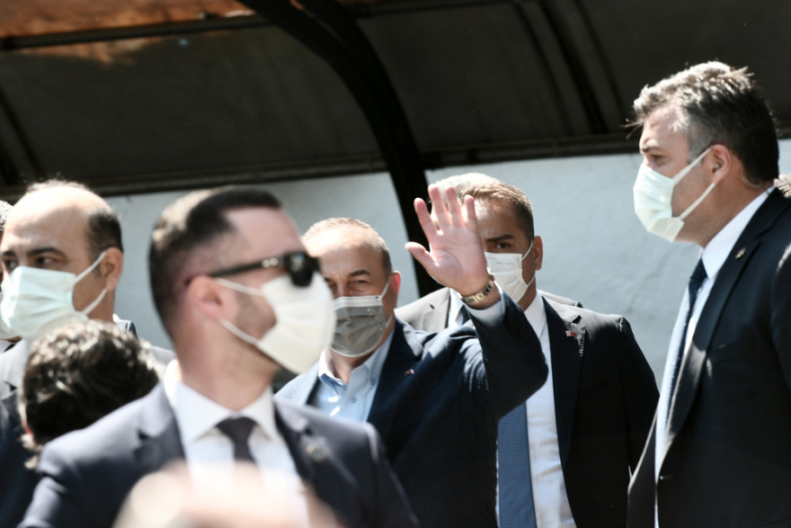 Ο Τσαβούσογλου στην Θράκη: «Πάω στην Ελλάδα με θετική ατζέντα», αλλά τουιτάρει για «τουρκική μειονότητα»