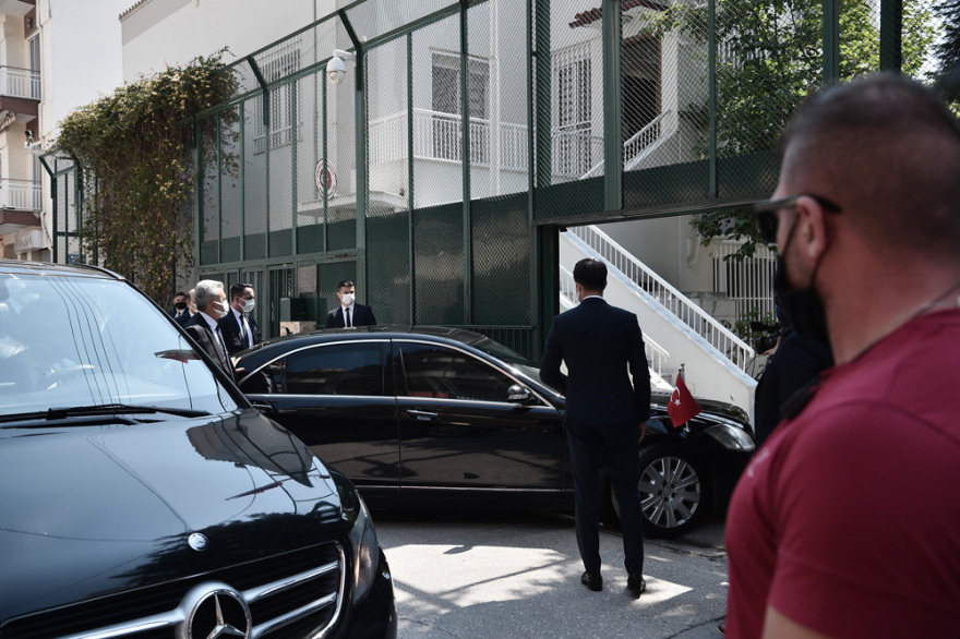 Ο Τσαβούσογλου στην Θράκη: «Πάω στην Ελλάδα με θετική ατζέντα», αλλά τουιτάρει για «τουρκική μειονότητα»