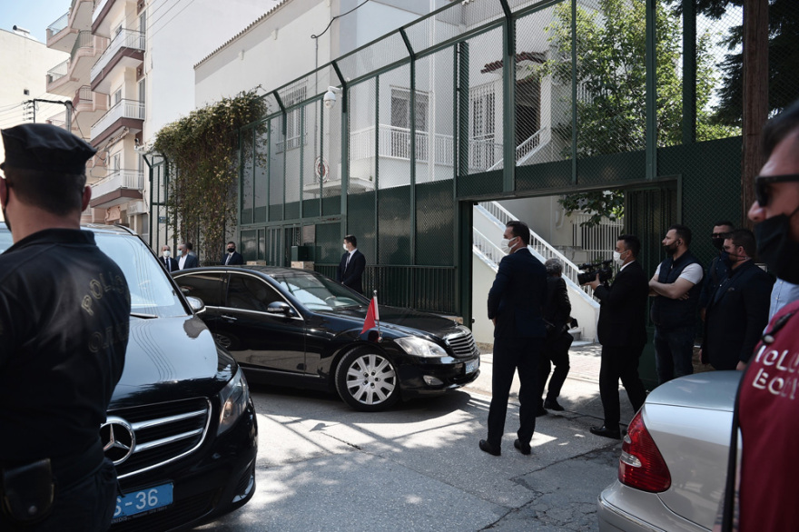 Ο Τσαβούσογλου στην Θράκη: «Πάω στην Ελλάδα με θετική ατζέντα», αλλά τουιτάρει για «τουρκική μειονότητα»