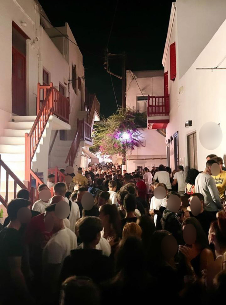 «Παρτάρουν» στη Μύκονο χωρίς μάσκες και αποστάσεις 