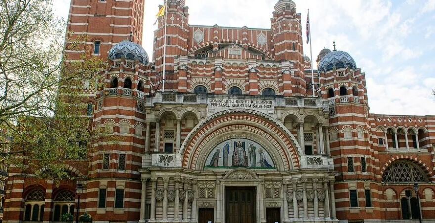 Γάμος Μπόρις Τζόνσον: Έλληνας σχεδιαστής δημιούργησε το νυφικό της Κάρι Σίμοντς - Η πρώτη φωτογραφία