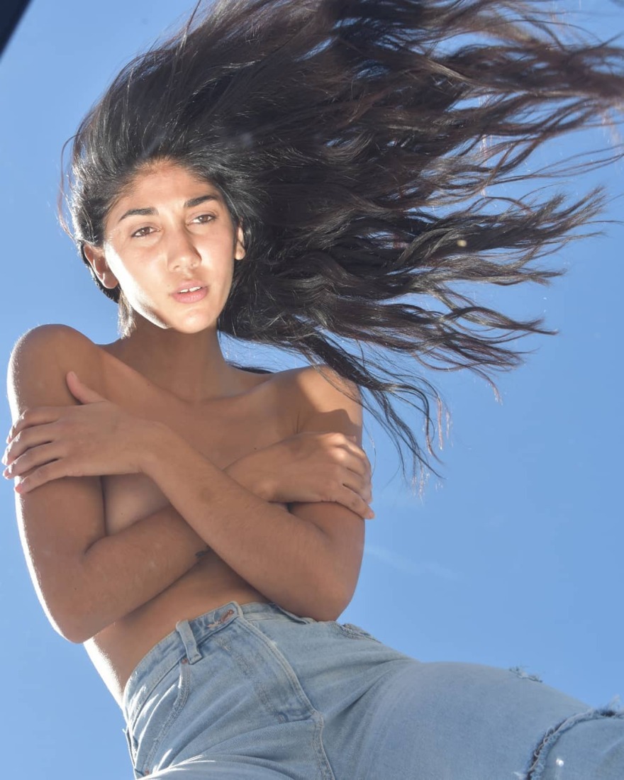 GNTM: Η Παρασκευή Κερασιώτη ποζάρει τόπλες στο Instagram 