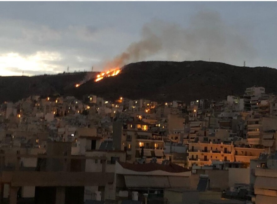 Φωτιά στο Σχιστό - Δεν απειλούνται σπίτια