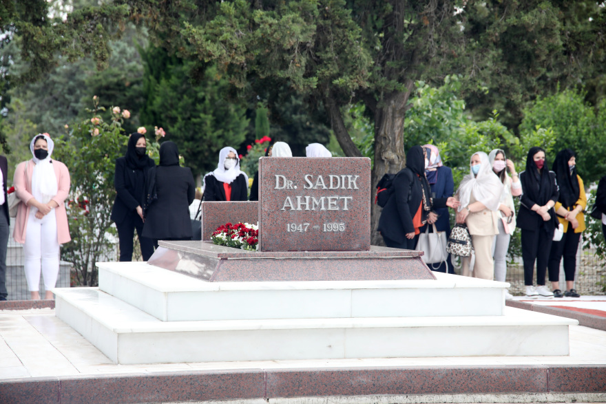 Ο Τσαβούσογλου στη Θράκη: Επισκέφθηκε τον τάφο του Αχμέτ Σαδίκ και φύτεψε στη μνήμη του έναν πλάτανο