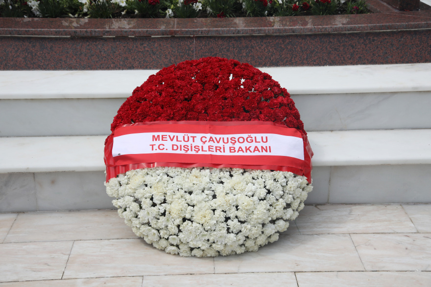 Ο Τσαβούσογλου στη Θράκη: Επισκέφθηκε τον τάφο του Αχμέτ Σαδίκ και φύτεψε στη μνήμη του έναν πλάτανο