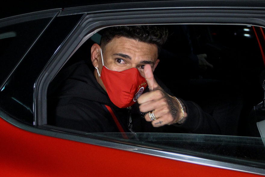 Ολυμπιακός: Στην Ελλάδα ο Τικίνιο για να κλείσει και τυπικά - Δείτε βίντεο