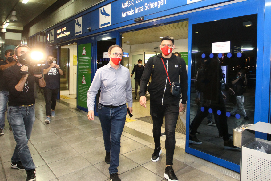 Ολυμπιακός: Στην Ελλάδα ο Τικίνιο για να κλείσει και τυπικά - Δείτε βίντεο